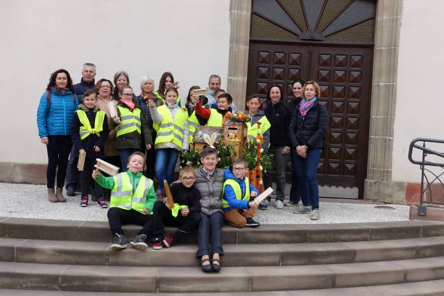 les-crecelleurs-et-leurs-accompagnateurs